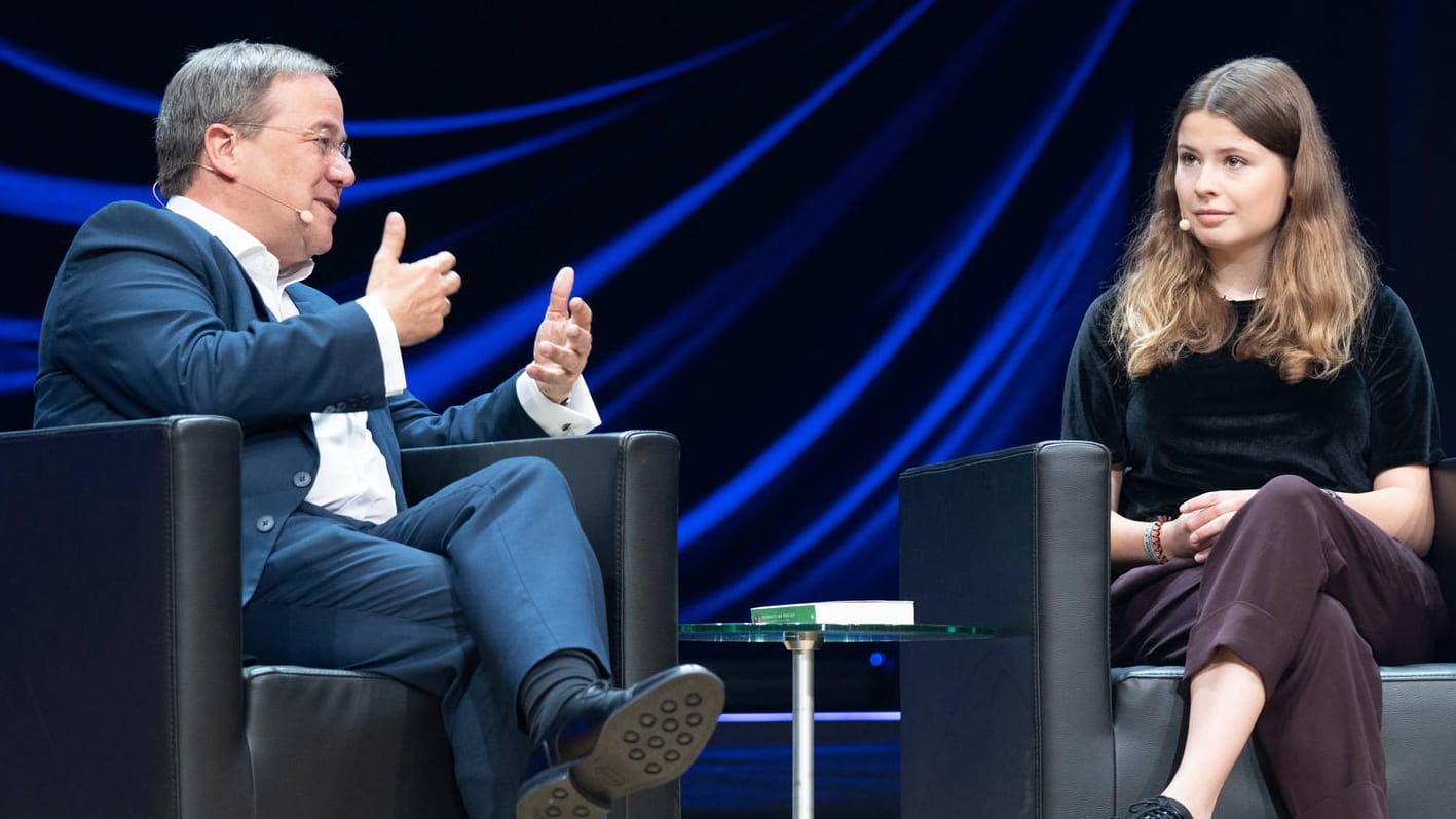 Armin Laschet diskutiert mit "Fridays for Future"-Aktivistin Luisa Neubauer: Der Unionskandidat steht besonders in der Kritik der Klimabewegung. Armin Laschet diskutiert mit "Fridays for Future"-Aktivistin Luisa Neubauer: Der Unionskandidat steht besonders in der Kritik der Klimabewegung.