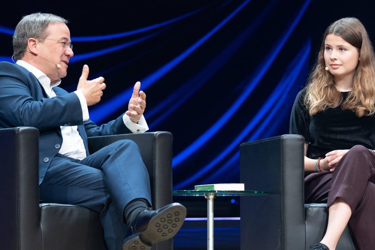 Armin Laschet diskutiert mit "Fridays for Future"-Aktivistin Luisa Neubauer: Der Unionskandidat steht besonders in der Kritik der Klimabewegung.