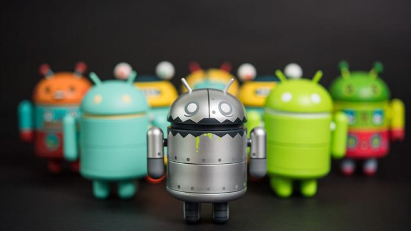 Google schickt seine Armee: Die Androiden wachen ab Anfang Dezember auf den allermeisten Smartphones darüber, dass unbenutzte Apps nicht mehr über sensible Berechtigungen verfügen.