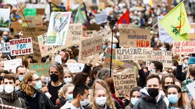 Fridays for Future" demonstration in Hamburg Fridays for Future" demonstration in Hamburg