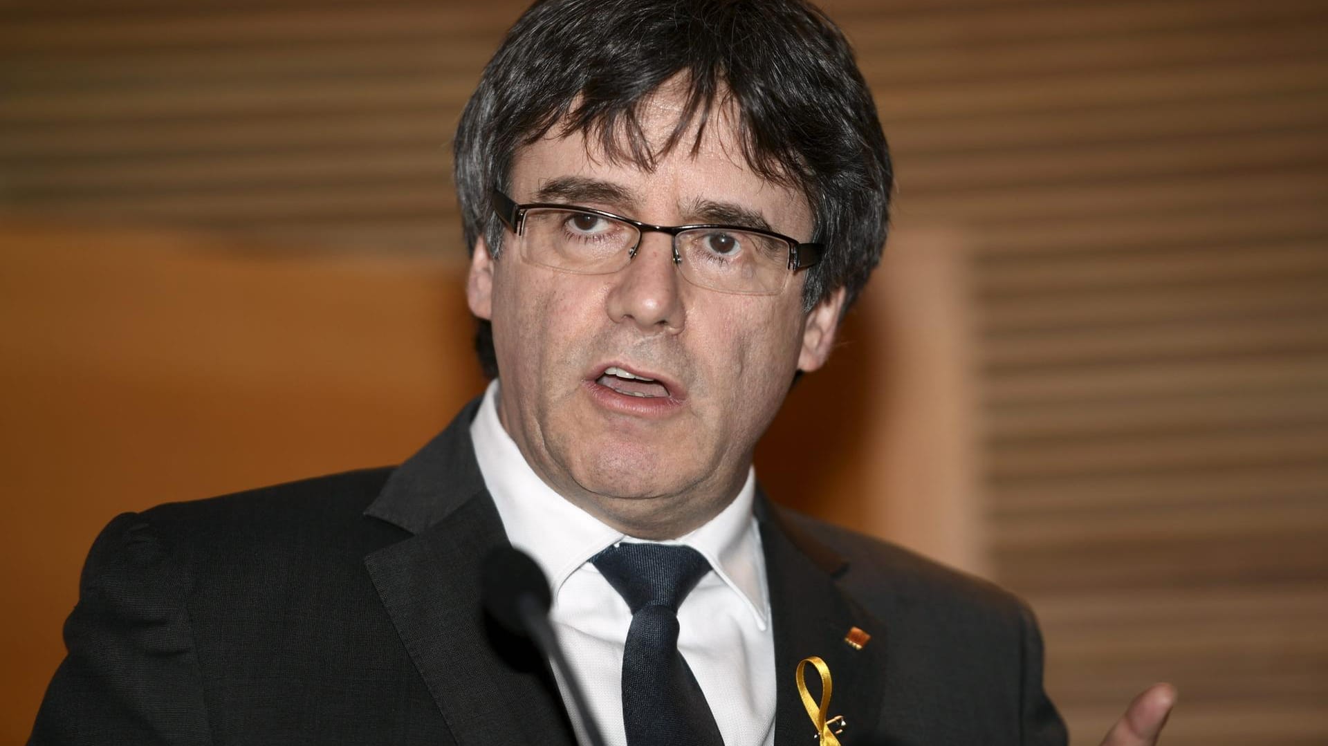 Carles Puigdemont, ehemaliger katalanischer Regierungschef: Er kam schon einen Tag später wieder auf freien Fuß. Carles Puigdemont, ehemaliger katalanischer Regierungschef: Er kam schon einen Tag später wieder auf freien Fuß.