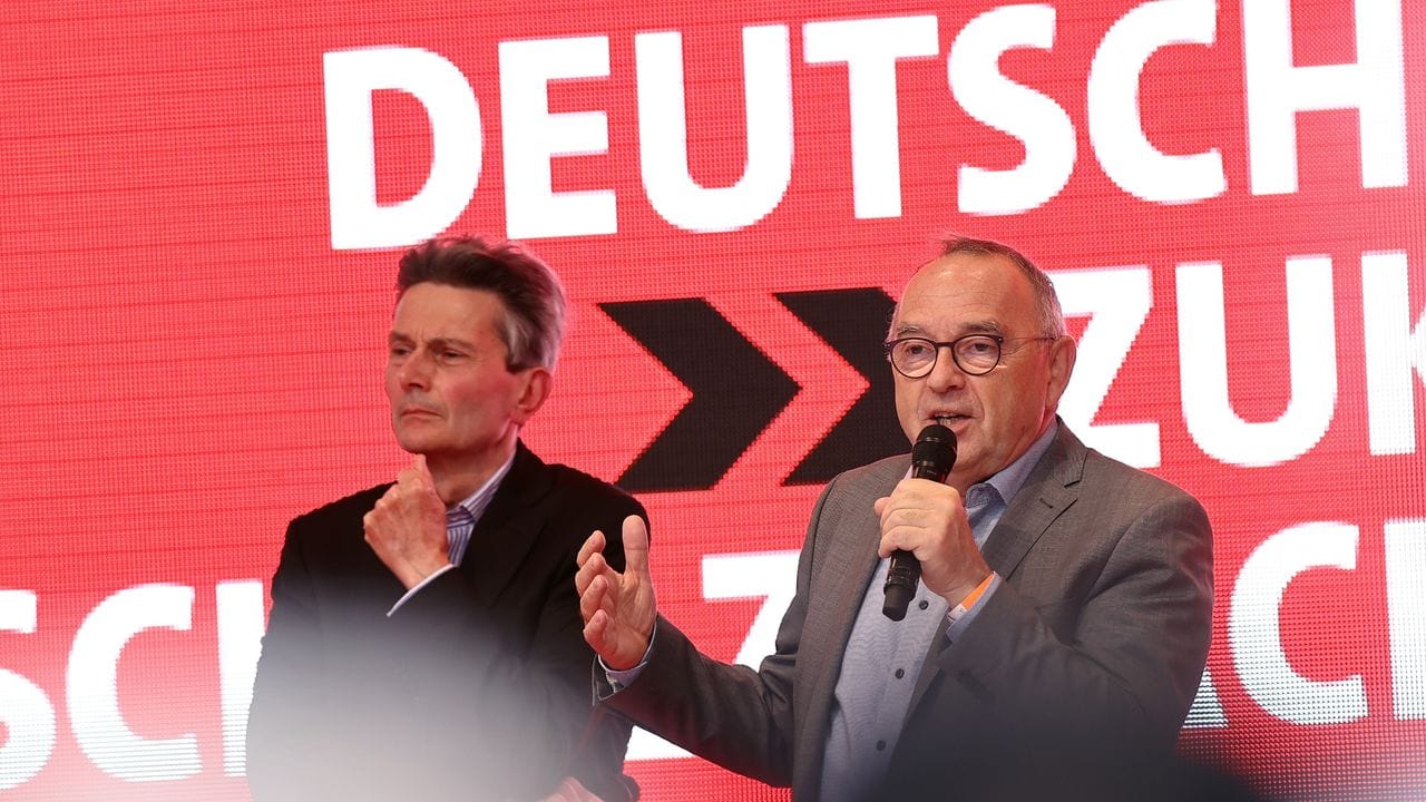 SPD-Co-Chef Norbert Walter-Borjans (r) und Rolf Mützenich, Vorsitzender der SPD-Bundestagsfraktion, in Köln.