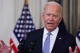 US-Präsident Joe Biden sprich im Weißen Haus vor Reportern (Archivbild). Er hat das Verhalten von Grenzschützern gegenüber Migranten scharf kritisiert.