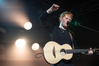 Ed Sheeran (bei einem Konzert in Los Angeles) wird einer der Künstler sein, die beim Global Citizen Live-Konzert auftreten.