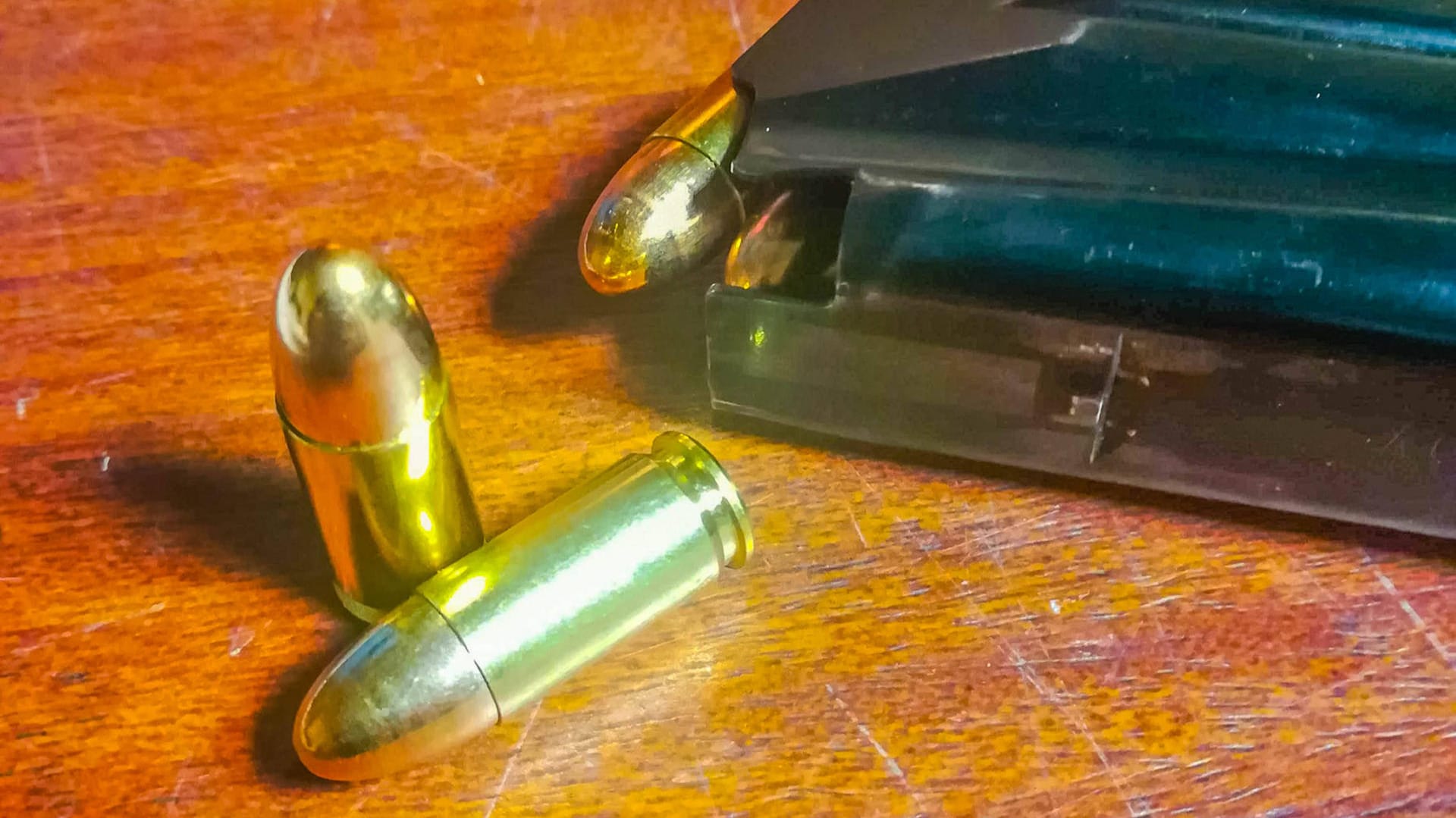 Magazin einer Pistole mit Patronen: Im US-Bundesstaat Texas hat sich ein Zweijähriger mit einer Waffe selbst getötet. (Symbolfoto) Magazin einer Pistole mit Patronen: Im US-Bundesstaat Texas hat sich ein Zweijähriger mit einer Waffe selbst getötet. (Symbolfoto)