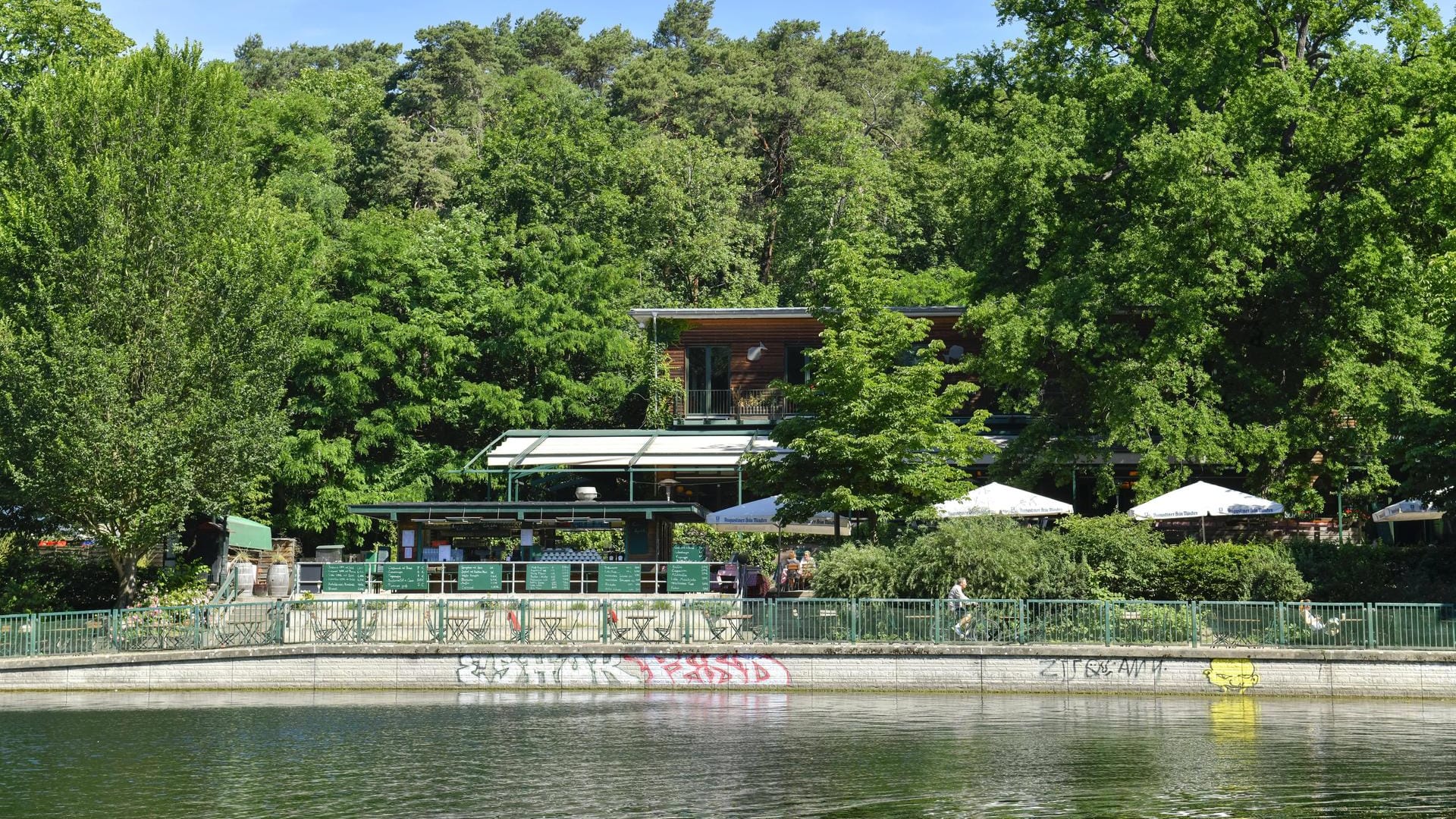 Fischerhütte am Schlachtensee (Archivbild): Das Oktoberfest hier darf nur unter 1G-Regelung betreten werden.