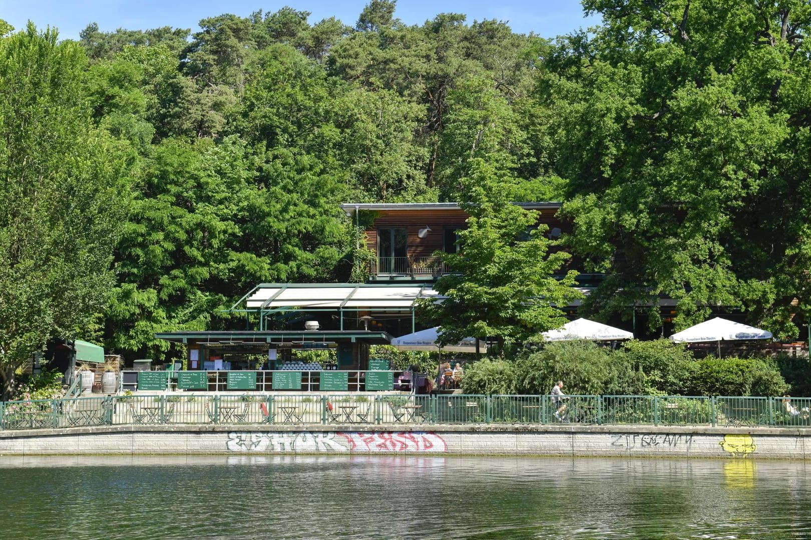 Fischerhütte am Schlachtensee (Archivbild): Das Oktoberfest hier darf nur unter 1G-Regelung betreten werden.