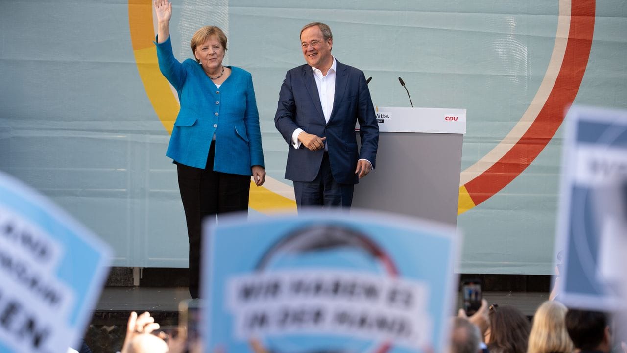 Angela Merkel und Armin Laschet beim gemeinsamen Wahlkampfauftritt in Aachen.