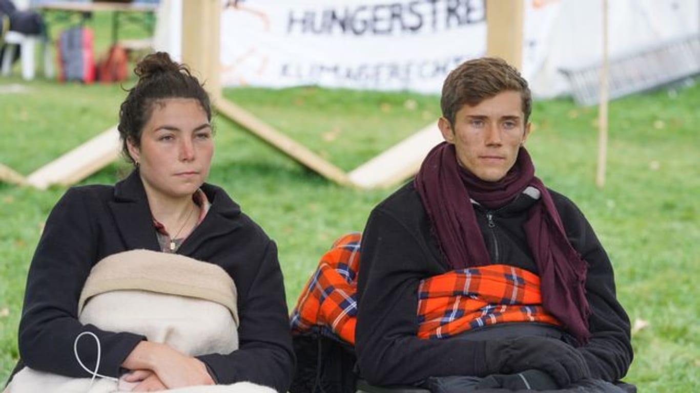 Henning Jeschke und Lea Bonasera im Hungerstreik