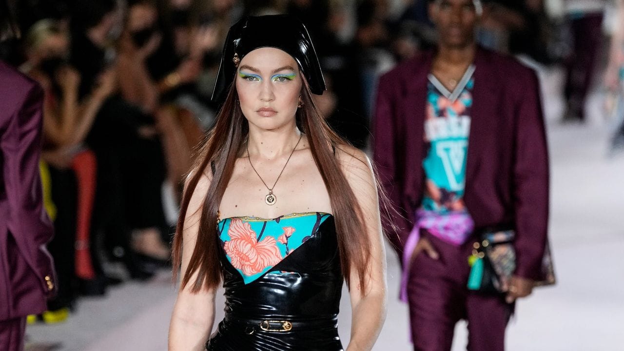 Model Gigi Hadid bei der Versace-Show in Mailand.