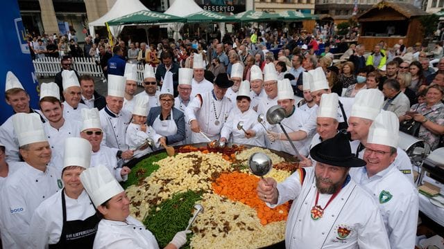 Pfanne voll "Leipziger Allerlei" Pfanne voll "Leipziger Allerlei"