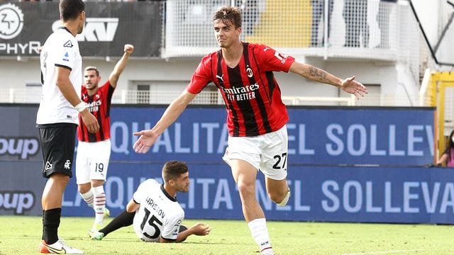 AC Mailands Daniel Maldini feiert seinen Treffer zur 1:0-Führung. AC Mailands Daniel Maldini feiert seinen Treffer zur 1:0-Führung.