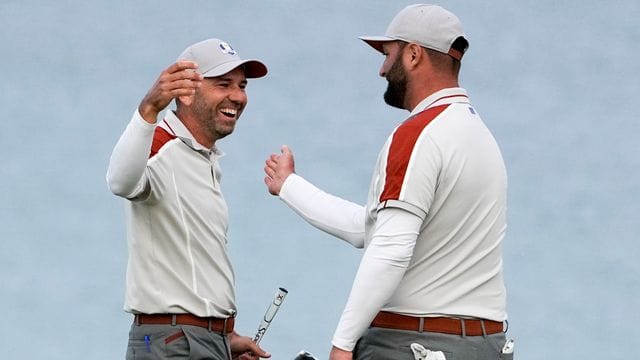 Gewannen drei Matches gemeinsam: Die Spanier Sergio Garcia (l) und Jon Rahm.