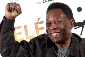 Siegessicher reckt Pelé 2016 in Mailand die Faust hoch. Jetzt ist sein Rekord als bester südamerikanischer Torschütze gebrochen worden.