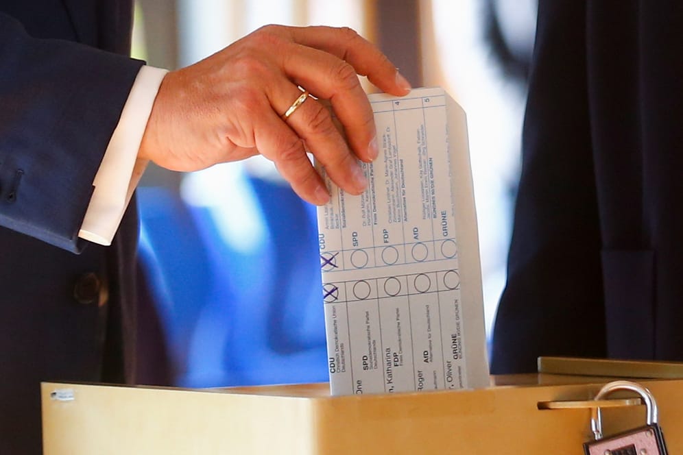 Zwei Kreuze für die CDU: Auf dem Wahlzettel von Armin Laschet ist klar erkennbar, für wen der Kanzlerkandidat der Union gestimmt hat.