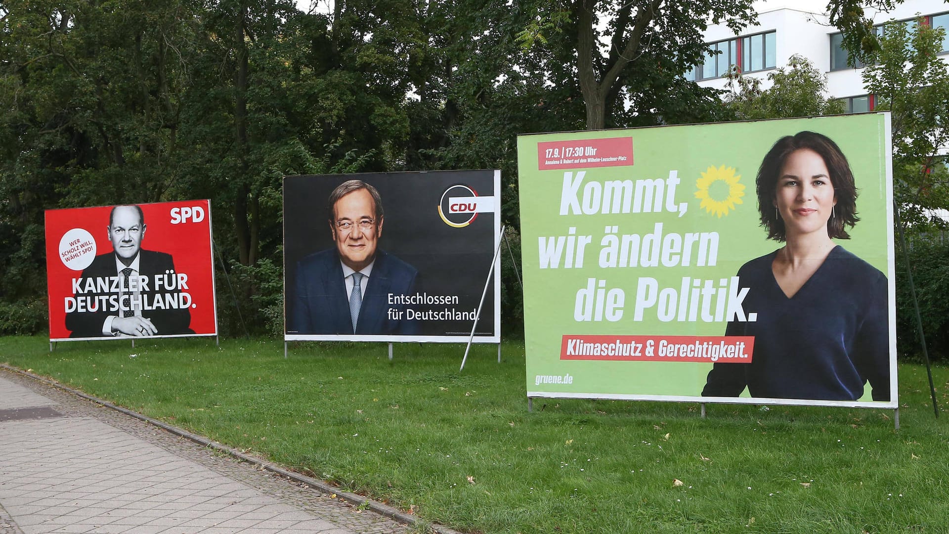 Wahlplakate der SPD um Olaf Scholz, CDU um Armin Laschet und der Grünen um Annalena Baerbock in Leipzig: Die Wähler haben entschieden.