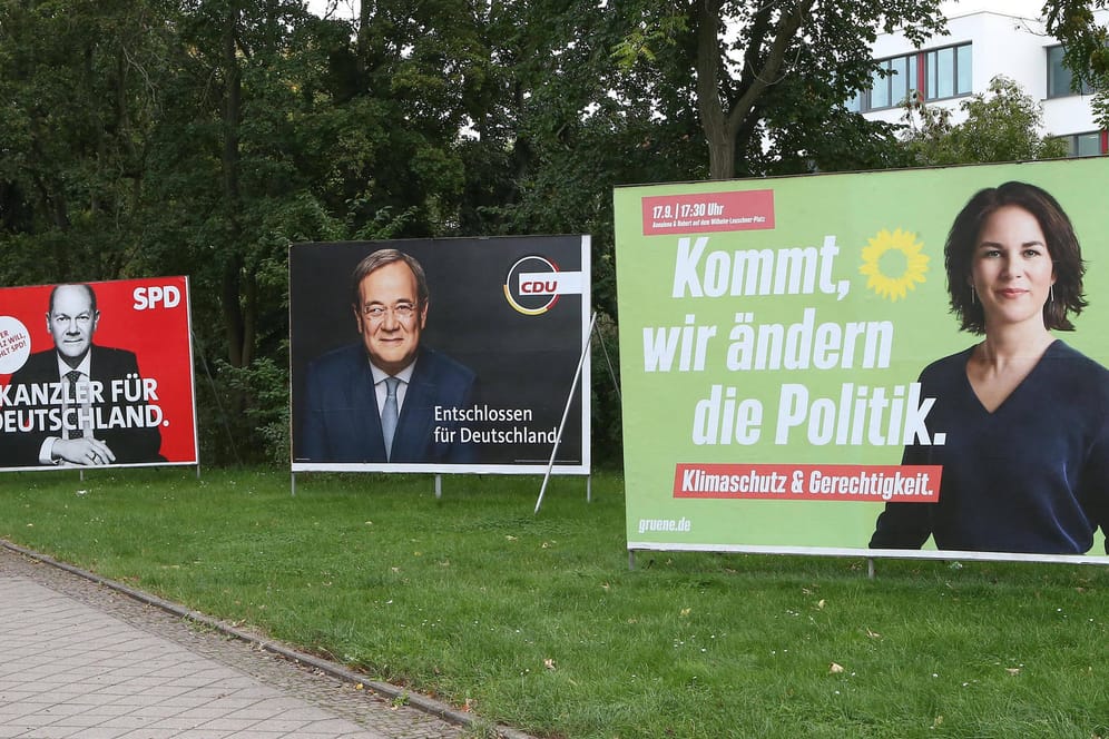 Wahlplakate der SPD um Olaf Scholz, CDU um Armin Laschet und der Grünen um Annalena Baerbock in Leipzig: Die Wähler haben entschieden.