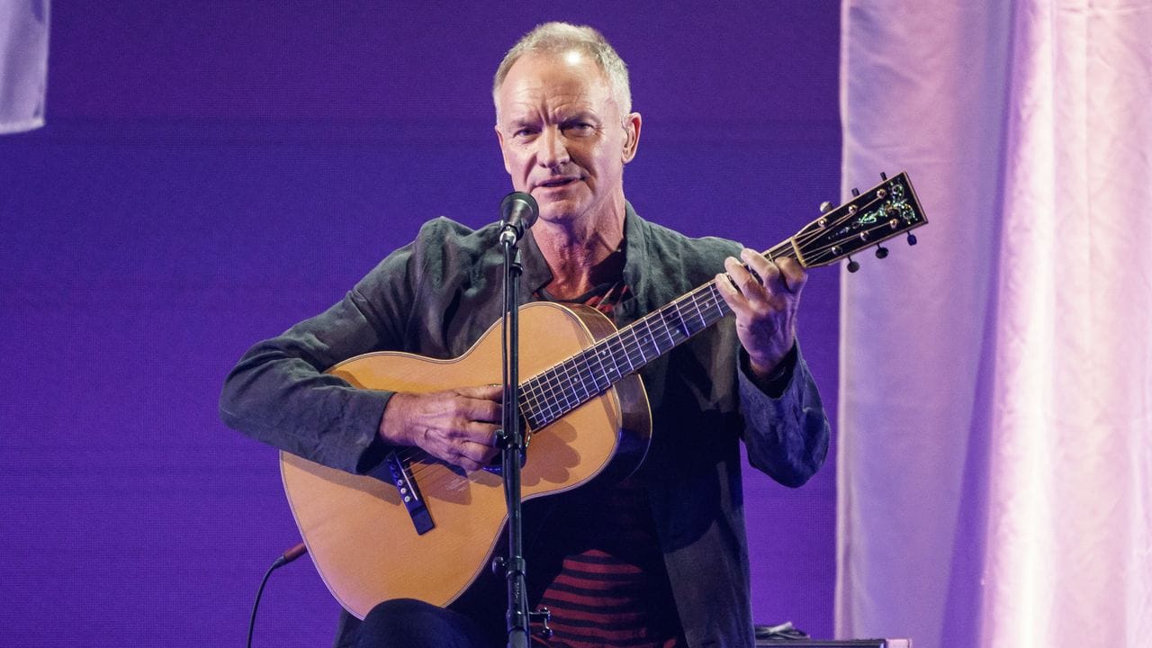 Sting bei der Eröffnung des Reeperbahn-Festivals auf der Bühne des Stage Operettenhauses. Sting bei der Eröffnung des Reeperbahn-Festivals auf der Bühne des Stage Operettenhauses.