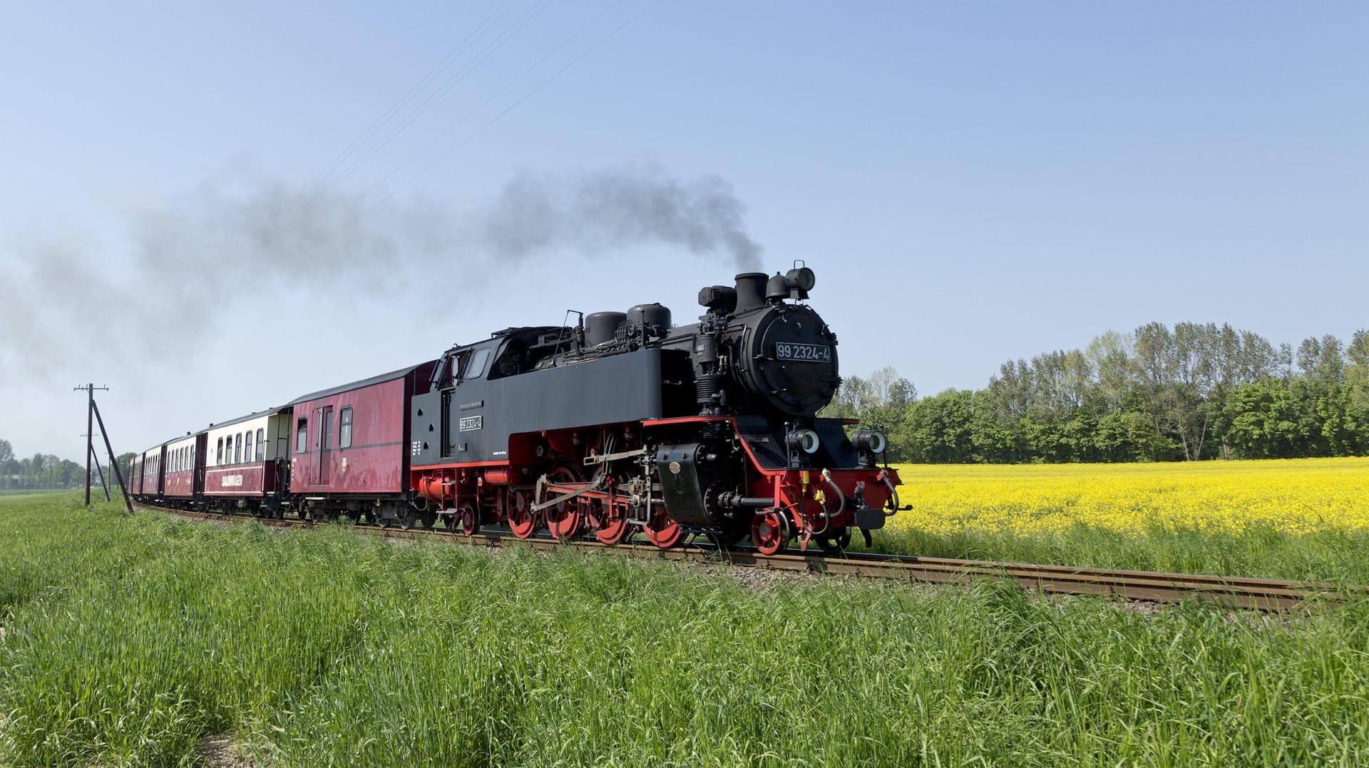 Ein Dampfzug in Mecklenburg-Vorpommern: Im Landkreis Rostock erfasste ein Bahn ein Wohnmobil. (Archivfoto)