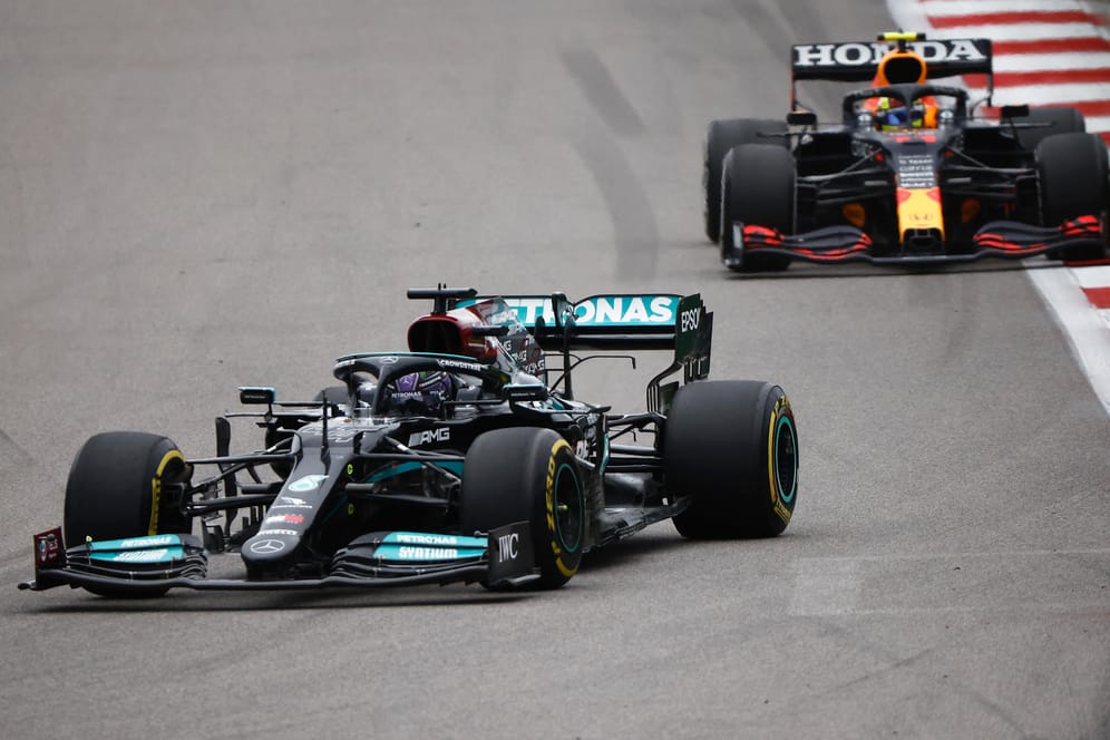 Als Erster durchs Ziel: Lewis Hamilton hat das Rennen von Sotschi gewonnen.