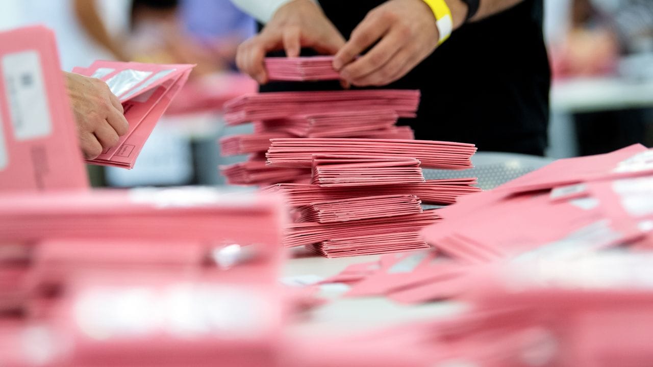 Die Bundeswahlleitung geht von mindestens 40 Prozent Briefwahlstimmen aus.