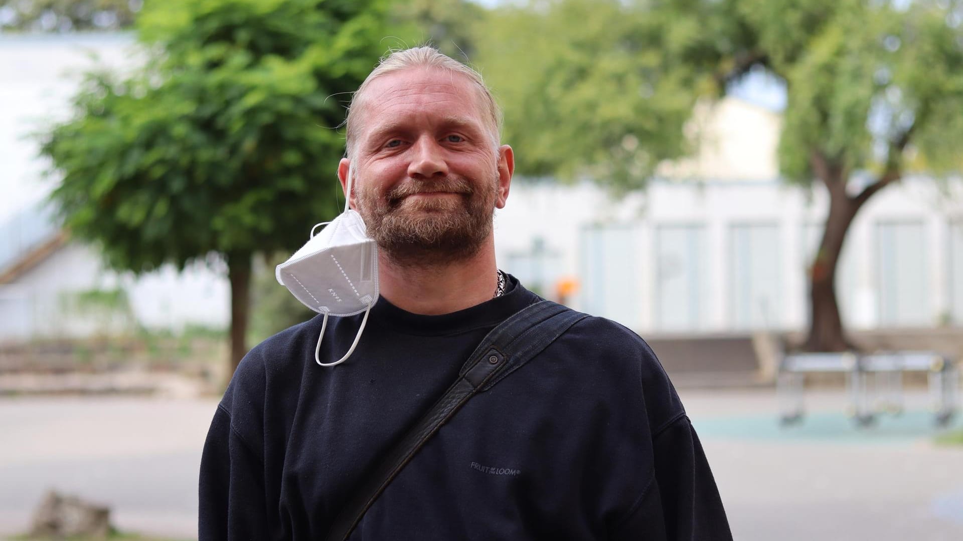 Paul Schilke vor dem Wahllokal in der Dortmunder Nordstadt.