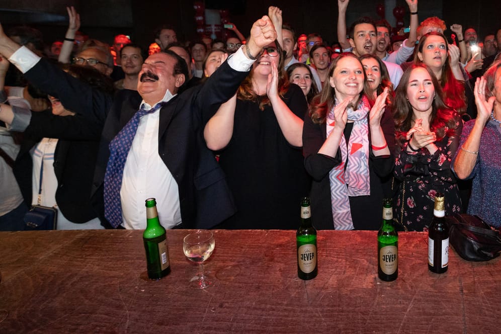 SPD-Anhänger feiern in Hamburg: Mit dieser Wahl hat sich da deutlich etwas verschoben.