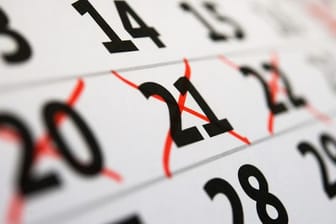 Im Bundesurlaubsgesetz steht: der Urlaub muss im laufenden Kalenderjahr genommen werden, sonst verfällt er - aber gilt das immer?.