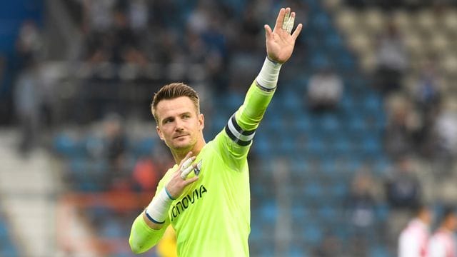 Konnte sich mit Bochum zumindest über einen Punkt gegen den VfB Stuttgart freuen: VfL-Keeper Manuel Riemann. Konnte sich mit Bochum zumindest über einen Punkt gegen den VfB Stuttgart freuen: VfL-Keeper Manuel Riemann.