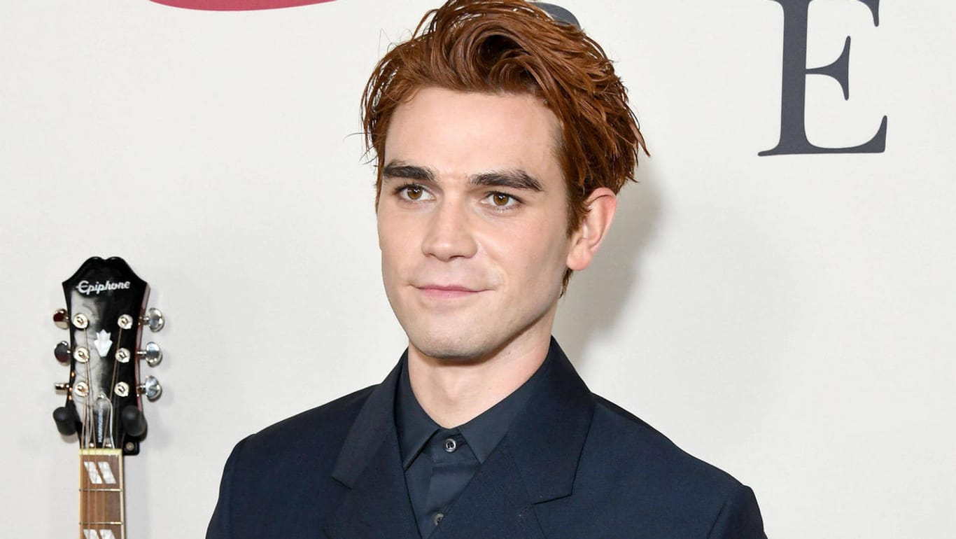 KJ Apa: Er wurde durch die Rolle des Archie in der Netflix-Serie "Riverdale" berühmt.