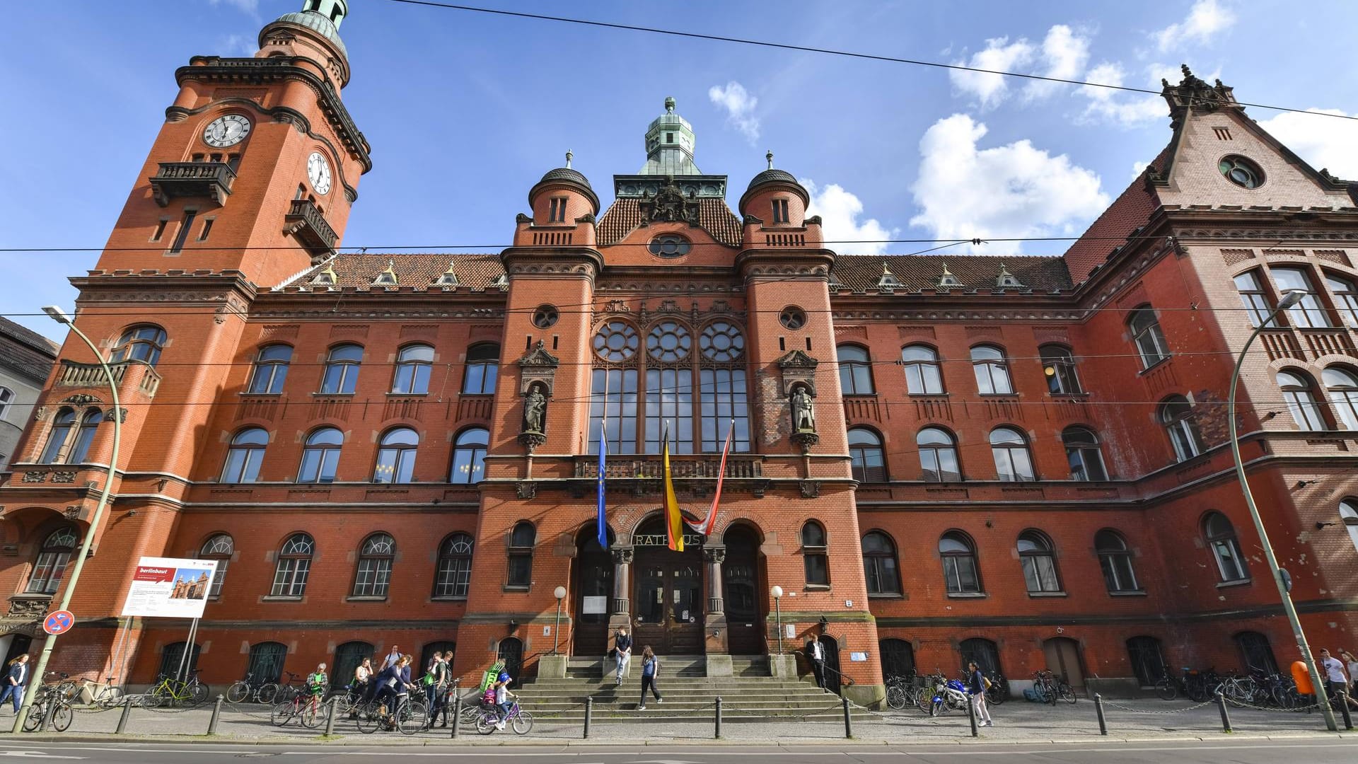 Das Rathaus Pankow (Archivbild): Der bevölkerungsreichste Bezirk ging an die Grünen. Das Rathaus Pankow (Archivbild): Der bevölkerungsreichste Bezirk ging an die Grünen.