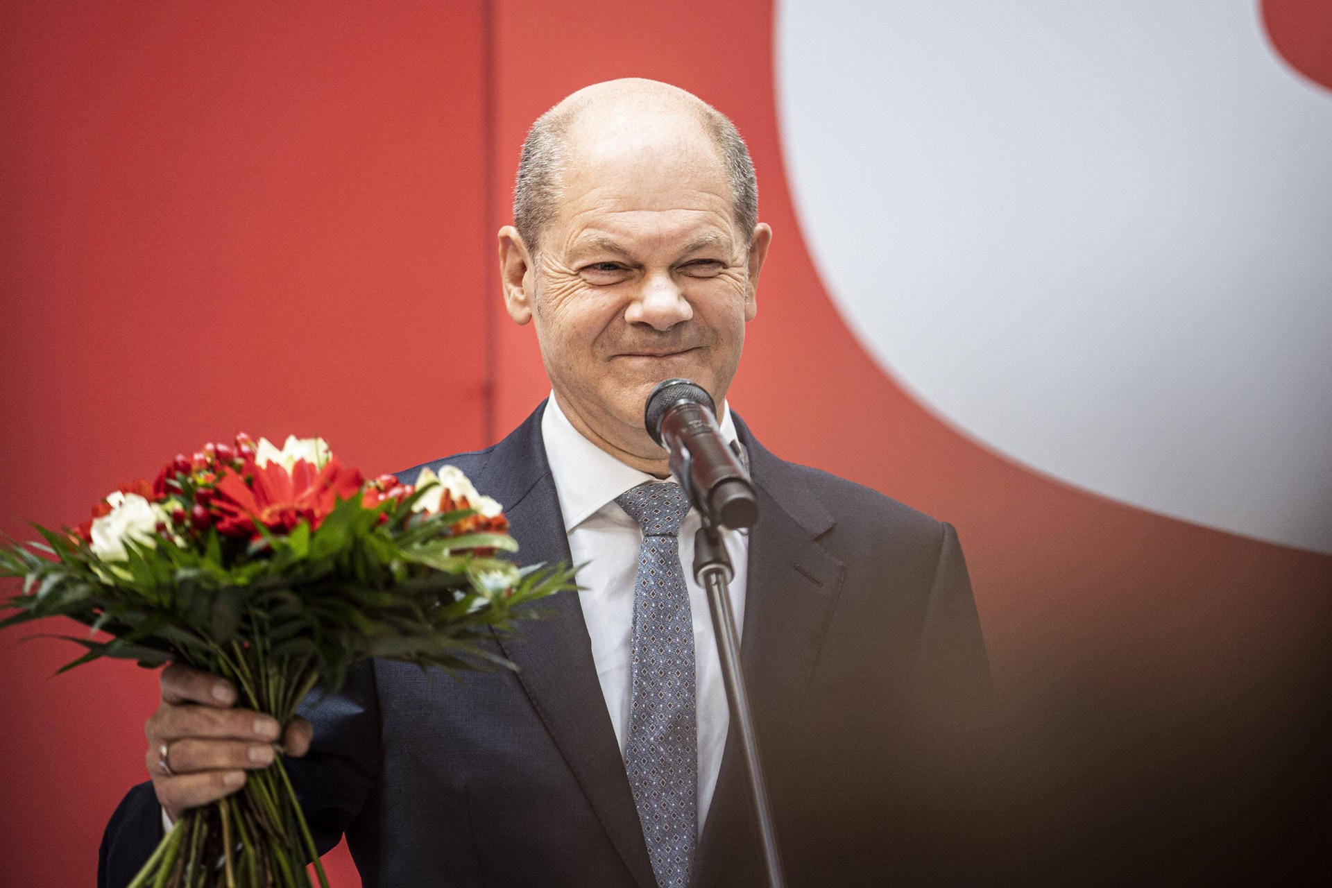 SPD-Kanzlerkandidat Olaf Scholz entschied den Wahlkreis Potsdam – Potsdam-Mittelmark II – Teltow-Fläming II mit 34 Prozent für sich, einem Plus von 7,6 Prozentpunkten. Er hatte eine prominente Mitbewerberin – die Grünen-Kanzlerkandidatin Annalena Baerbock.