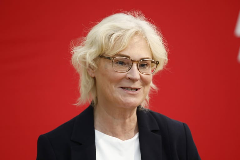 Auch eine SPD-Frau ist in der Riege der Aussteiger: Bundesjustizministerin Christine Lambrecht (SPD) stand im früheren Wahlkreis Bergstraße in Hessen nicht mehr auf den Wahlzetteln, gewonnen hat ihn wie 2017 der CDU-Kandidat.