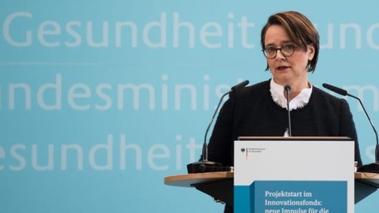Annette Widmann-Mauz (CDU), Migrationsbeauftragte der Bundesregierung, holt sogar mit nur 27 Prozent (minus 7,6 Prozentpunkte) ihren Wahlkreis Tübingen vor einem Grünen-Kandidaten.