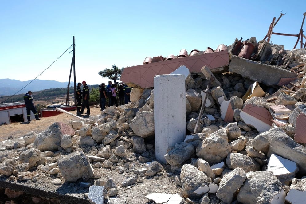 Zerstörte Kirche im Ort Arkalochori: Ein Erdbeben hat die griechische Insel Kreta erschüttert.