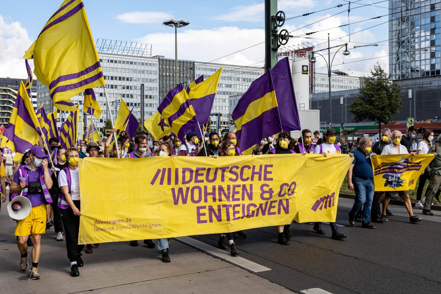 Demo für Volksentscheid "Deutsche Wohnen und Co. enteignen": Am Sonntag votierten 56,4 Prozent der Berliner für die Enteignung. Der Entscheid ist rechtlich nicht bindend.