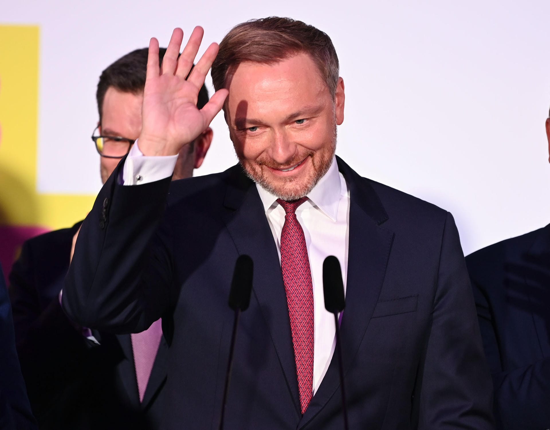 Christian Lindner: Auf der Wahlparty der FDP im Hans-Dietrich-Genscher-Haus zeigt sich Parteichef glücklich.