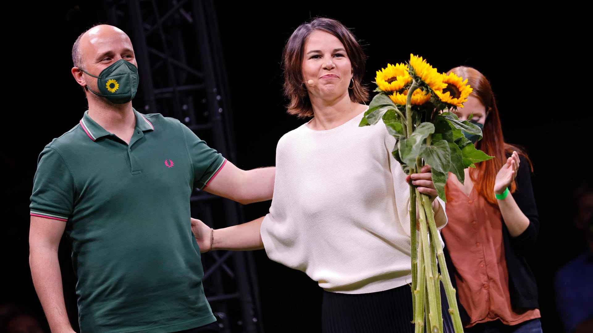 Sven Lehmann und Annalena Baerbock bei einer Wahlkampfveranstaltung auf dem Wilhelmplatz in Köln (Archivbild): Lehmann hat es geschafft, das erste Kölner Direktmandat für die Grünen zu holen.