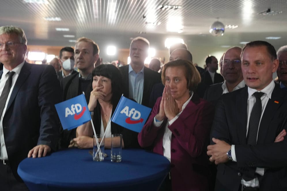 Die AfD auf ihrer Wahlparty in Berlin-Marzahn: Hoffen auf ein zweistelliges Ergebnis.