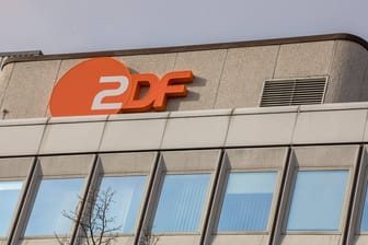 ZDF-Gebäude (Symbolbild): Bei einer Umfrage konnte sich ein verurteilter Neonazi äußern.