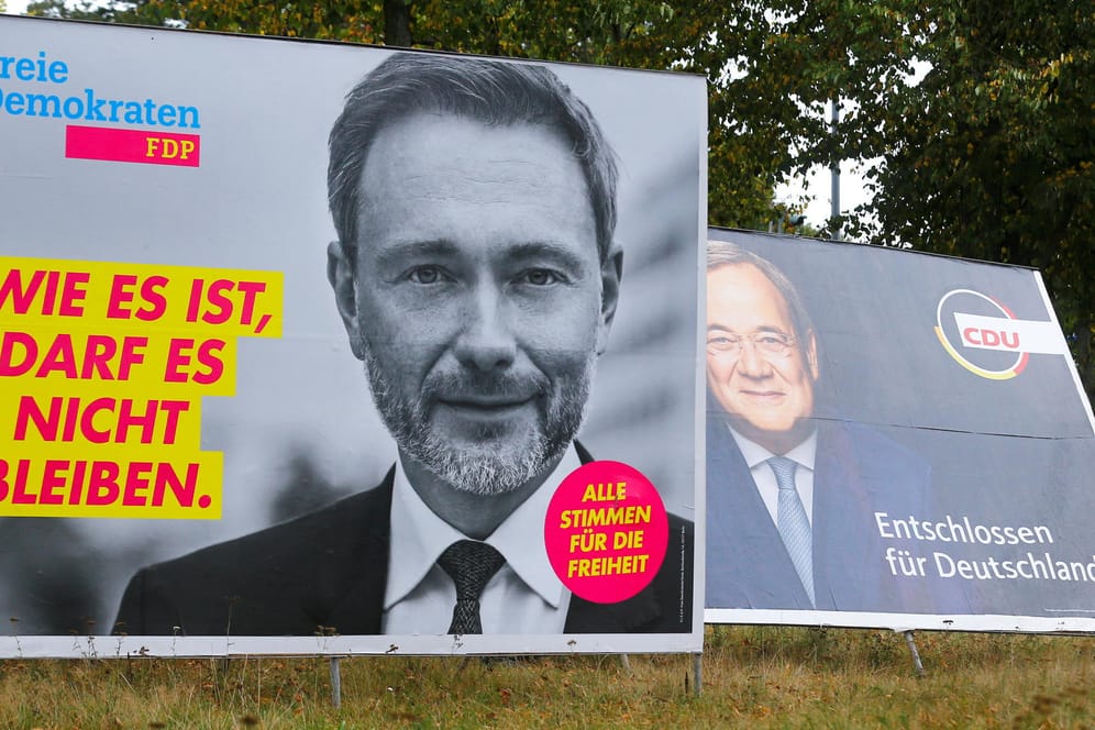 Die Wahlplakate werden wieder entfernt: Nach der Bundestagswahl ist die Regierungsbildung kompliziert.
