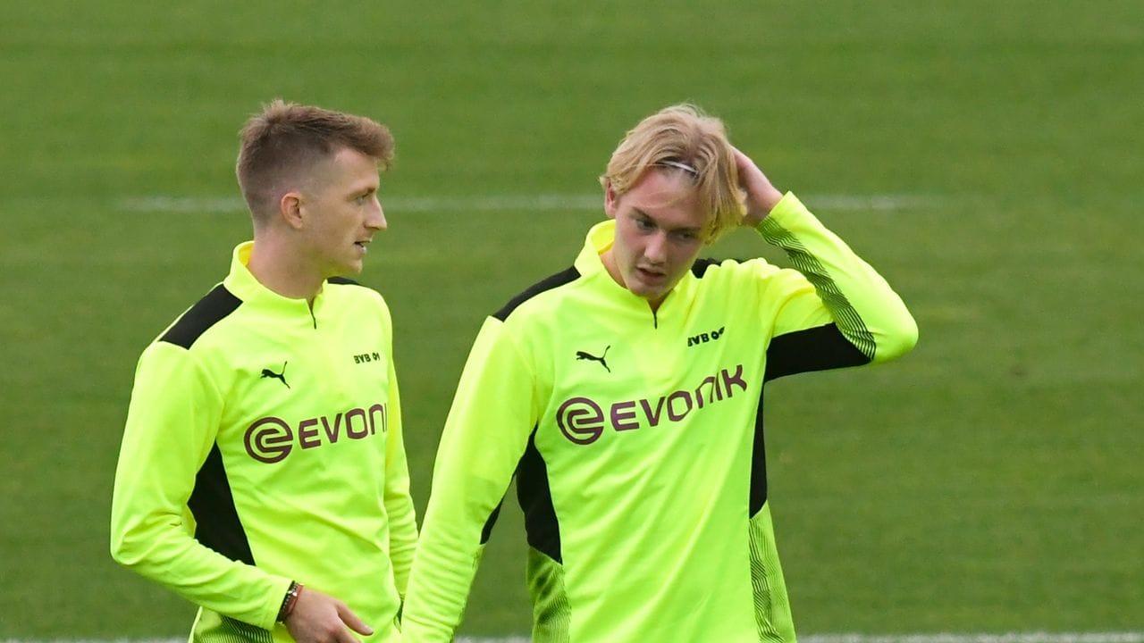 Könnten beim BVB gegen Sporting Lissabon wieder eingesetzt werden: Marco Reus (l) und Julian Brandt beim Training.