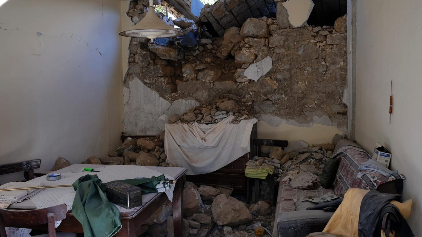 Eingestürzte Wände in Sampas auf Kreta: Nach dem Erdbeben am Montag wurde die griechische Insel am Dienstag erneut erschüttert.