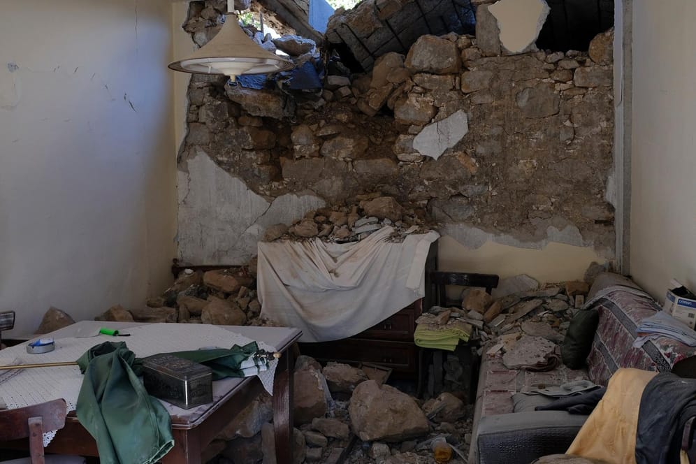 Eingestürzte Wände in Sampas auf Kreta: Nach dem Erdbeben am Montag wurde die griechische Insel am Dienstag erneut erschüttert.