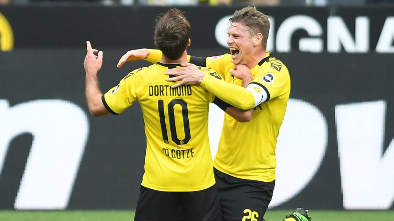 Mario Götze und Lukasz Piszczek: Die beiden Fußballer spielten von 2010 bis 2013 sowie von 2016 bis 2020 gemeinsam im BVB-Trikot. Mario Götze und Lukasz Piszczek: Die beiden Fußballer spielten von 2010 bis 2013 sowie von 2016 bis 2020 gemeinsam im BVB-Trikot.