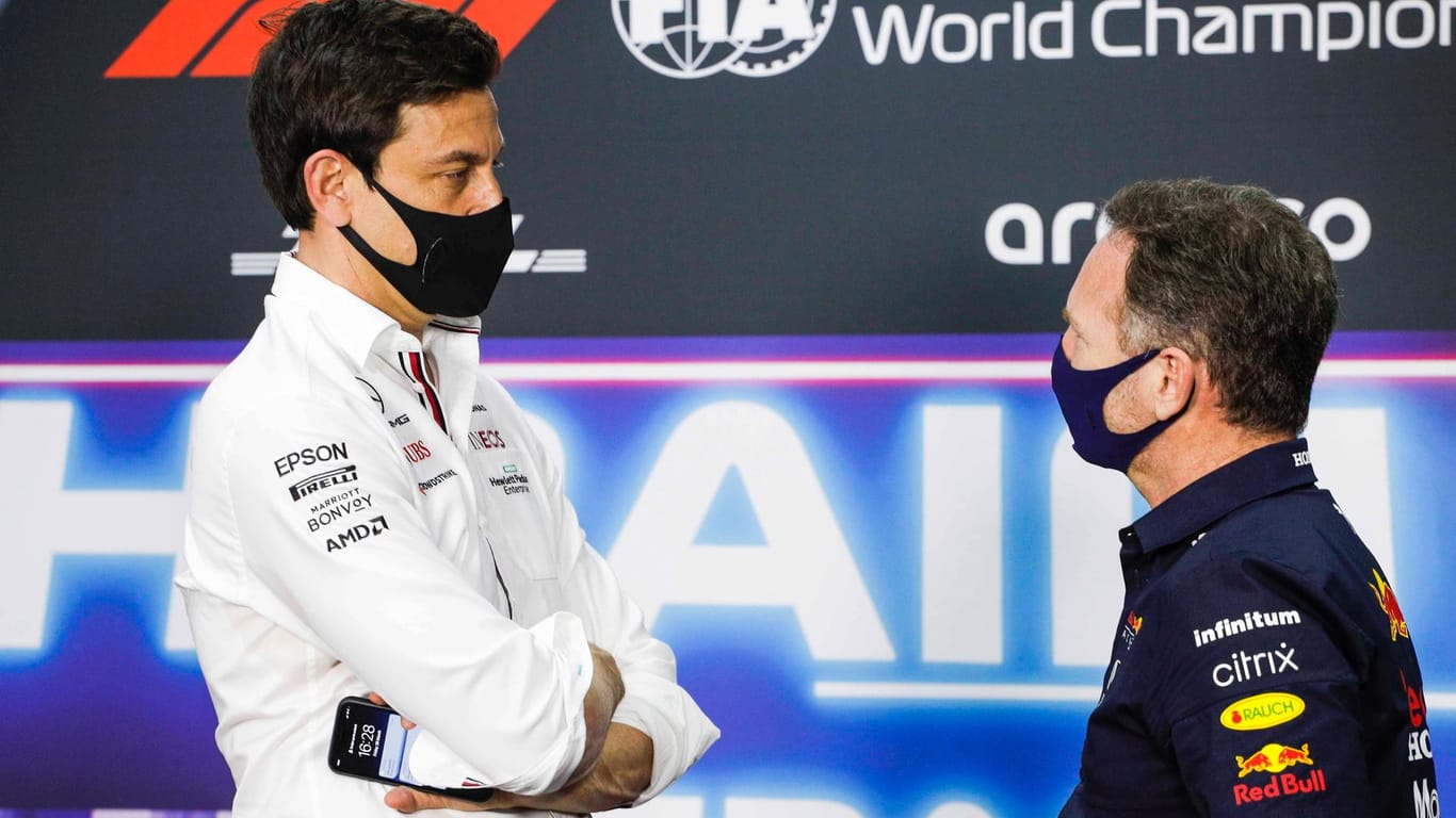 Mercedes-Teamchef Toto Wolff (l.) und sein Red-Bull-Kollege Christian Horner: Rivalen um den WM-Titel.