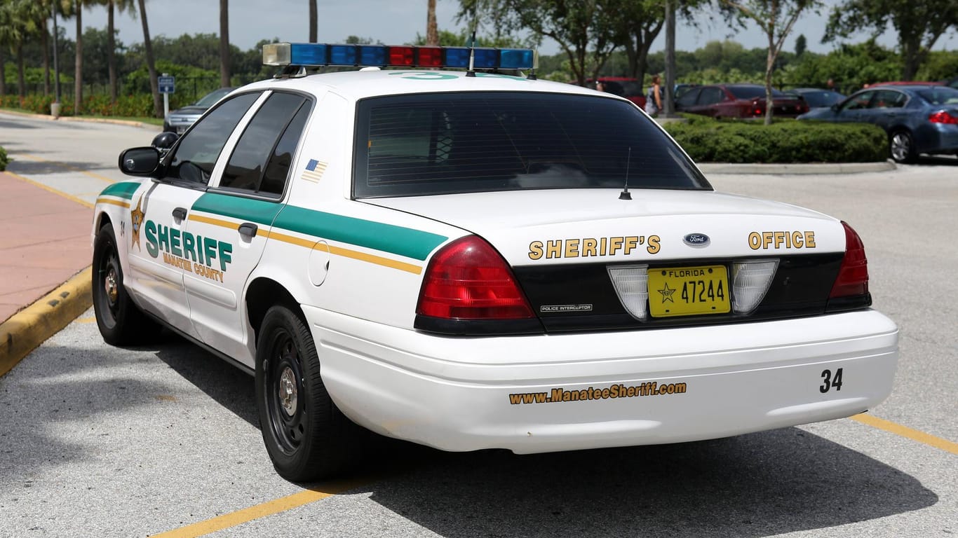 Polizeiauto in Florida: Die Polizei suchte nach dem Hausmeister, der verdächtigt wurde, bei der 19-Jährigen eingebrochen zu sein, bevor sie verschwand (Symbolbild).