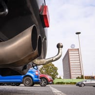 Schlechte Nachrichten für die VW-Zentrale in Wolfsburg: Die Europäische Kommission ruft den Konzern zu rascher Entschädigung aller Betroffenen in Europa auf.