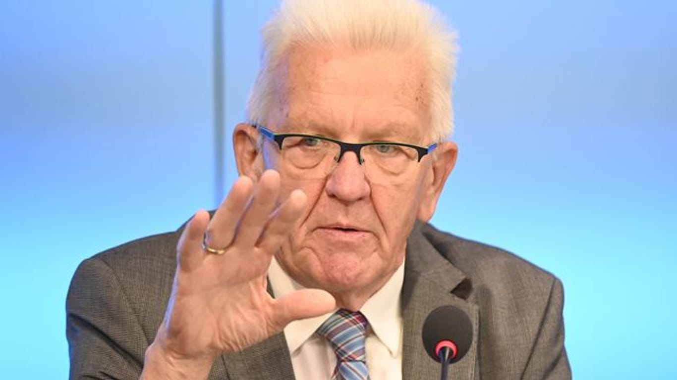 Winfried Kretschmann (Bündnis 90/Die Grünen): Der Ministerpräsident von Baden-Württemberg findet, dass der Bund sich an seinem Programm ein Beispiel nehmen könne.
