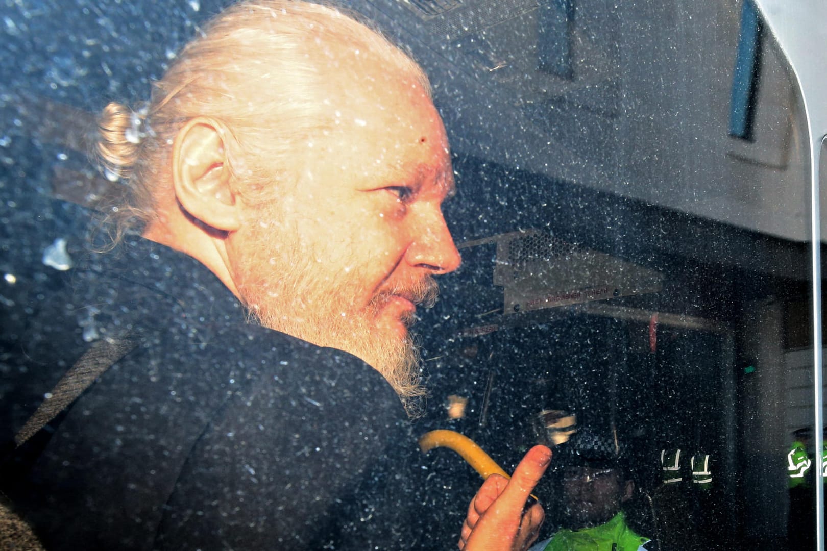 Julian Assange im April 2019: Der Wikileaks-Gründer sitzt seit über zwei Jahren in einem Hochsicherheitsgefängnis in London.